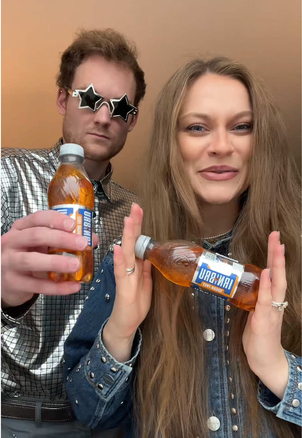 Tasting Irn-Bru for the first time!!🏴󠁧󠁢󠁳󠁣󠁴󠁿 @ErlendF #irnbru #Scotland 