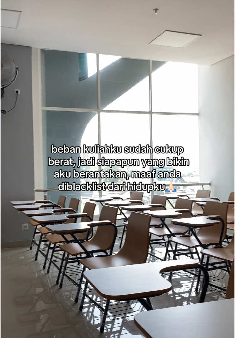 pasti kalian pernah ngerasain part malem gabisa tidur karna mikirin banyak hal #fyp #fypage #selfreminder #mahasiswa #kuliah #skripsi #kediripride #storydelpan 