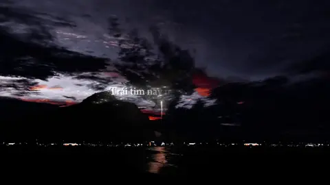 Giờ chỉ còn vết xước mình bước ngang đời nhau...!#fyp #lyrics #09th02_8 #thinhhanh #tamtrang 