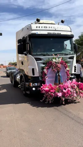 Viva Nossa Senhora Aparecida 🙌🏼👏🏼Rogai por Nós 🙏🏼❤️ #festadocaminhoneiro #nossasenhoraaparecida #caminhao #volvo #padroeiradobrasil 