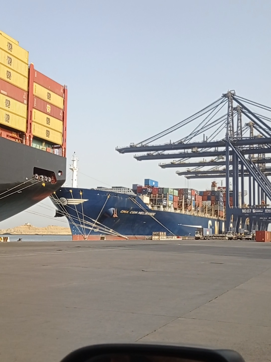 Pakistan 1st biggest vessel in SAPT 🫀#southasiapakistanterminal #foryou #fyp #beauty #standwithpalestine 
