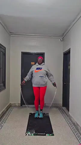 The ½ lb rope hits different 💪🏾🔥 Build strength, boost endurance, and master your rhythm — all while protecting your joints. It’s not just a workout, it’s a vibe. #crossrope #makeitfunnyc #jumpropeisdope #CrossropeAmbassador http://bit.ly/jumpropemif  @100jumpsaday #100JumpsADay 