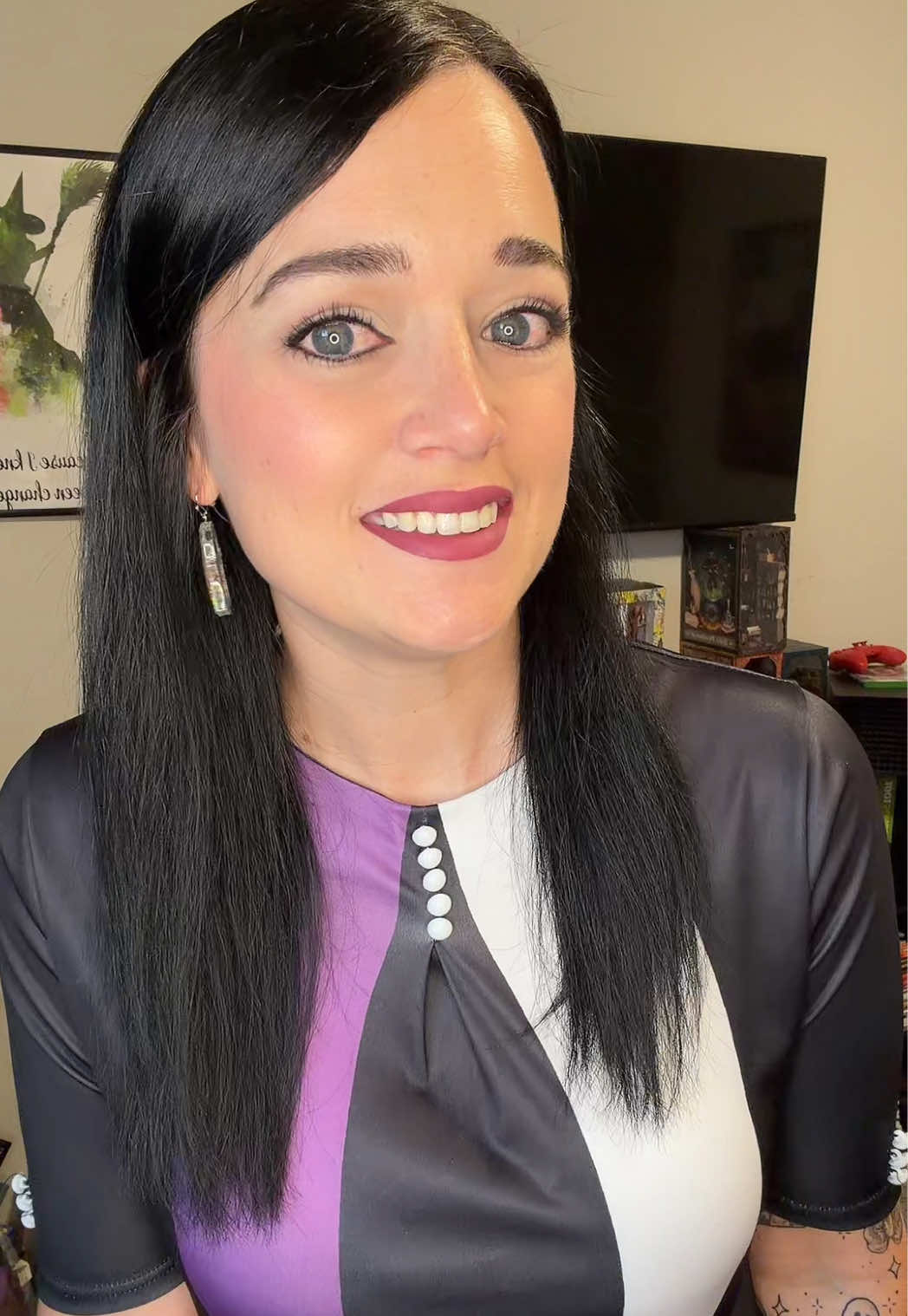 Does anyone else have red eyes for a few hours from their contacts? Or should I get that checked 🤣 #OOTD 