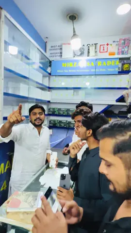 Bacha Bacha Iphone Lena Aya FSD Ka ❤️‍🔥✌️|| #viral #mirzausamayt #iphone #iphonetricks #iphonetips 