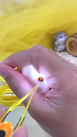 Tự mình lấy ráy cho bé yêu tại nhà thật an toàn và tiện lợi với cây lấy ráy tai có đèn xịn xò này. #layraytai #dungculayraytai #dungculayraytaicoden 