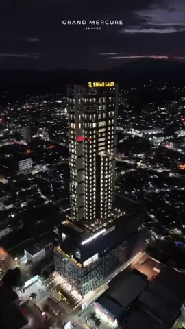 hotel tertinggi dilampung.. ini sih worth it banget,, booking dari lokasi yg aku cantumin yak.. #grandmercurelampung #lampung #hotel #sinarlaut #tiktookchallange 