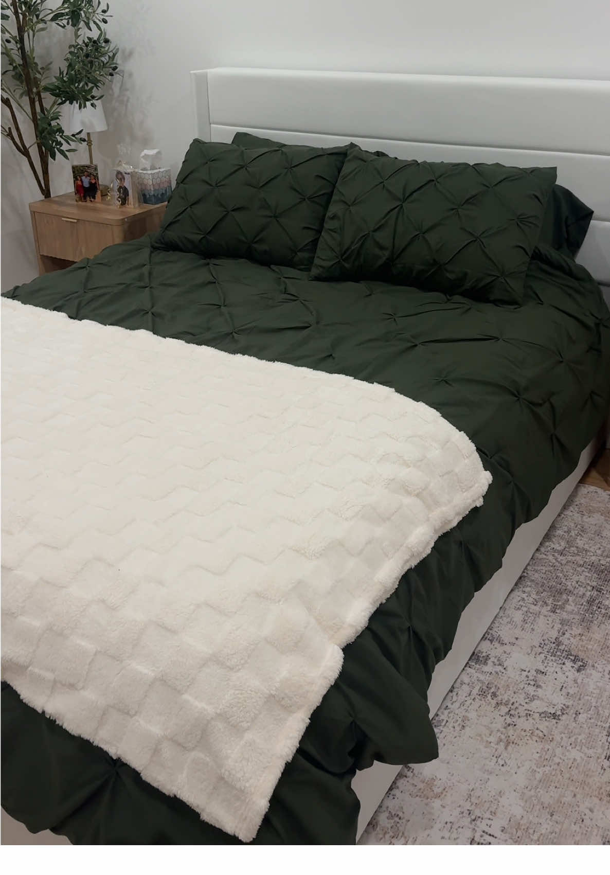 new pillows >>> #pillows #utopia #guestroom #homefinds #hotelpillows 