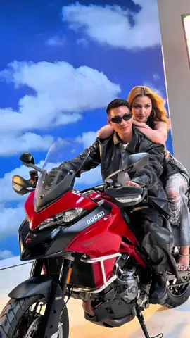 Htake Htake ရဲ့ MTV ရိုက်ကူးရေးအတွက် ပိုင်တံခွန်ကို Men Makeup ပြင်ဆင်ပေးထားတာလေး 💄 😍 #ရောက်ချင်တဲ့နေရာရောက်👌 #fyp #foryoupage #fypage #paingtakhon 