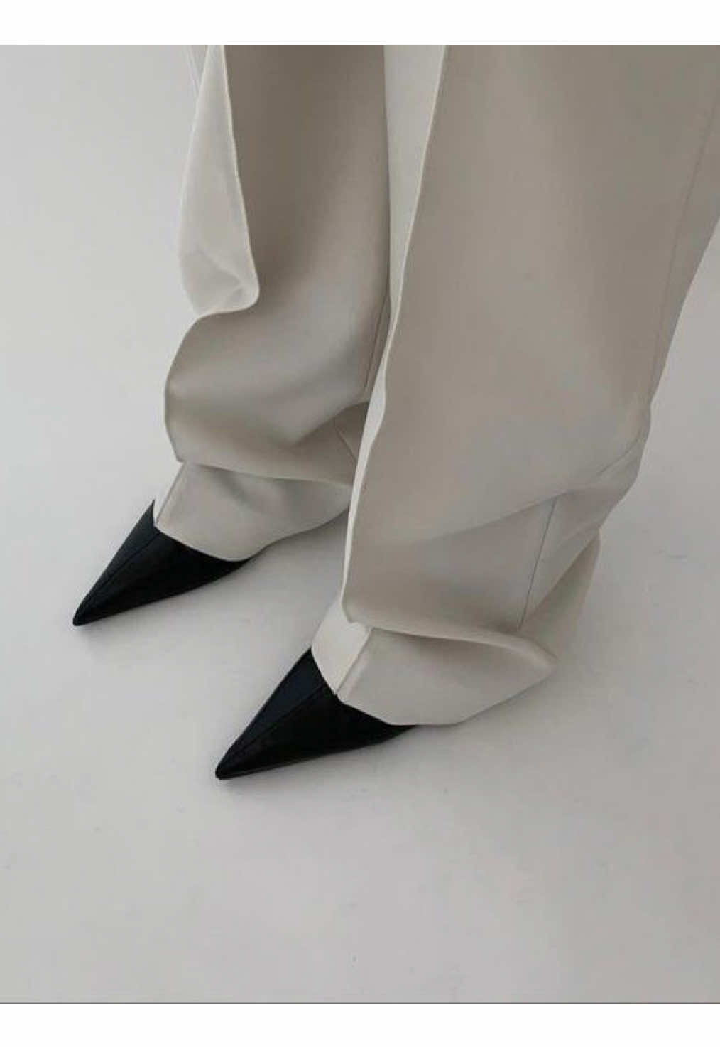 Falling in love with the elegance of Emily top. #vxnbrand #womensclothing #vxnclothing #newrelease 