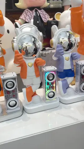 Mẫu mới về đẹp mê 🙈Test luôn loa bluetooth V8🔊 của e phi hành gia 38cm cho ac nghe luôn ạ ! Vừa trang trí lại giải trí được luôn nè 😍