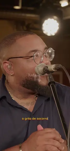 Que a gente nunca perca a sensibilidade de confortar quem sofre em silêncio, de estender a mão a quem se perdeu no caminho, e de ouvir com o coração aquele que já não tem mais forças pra gritar. Que sejamos luz na vida de alguém mesmo que só por um instante. @Tiee 🤎