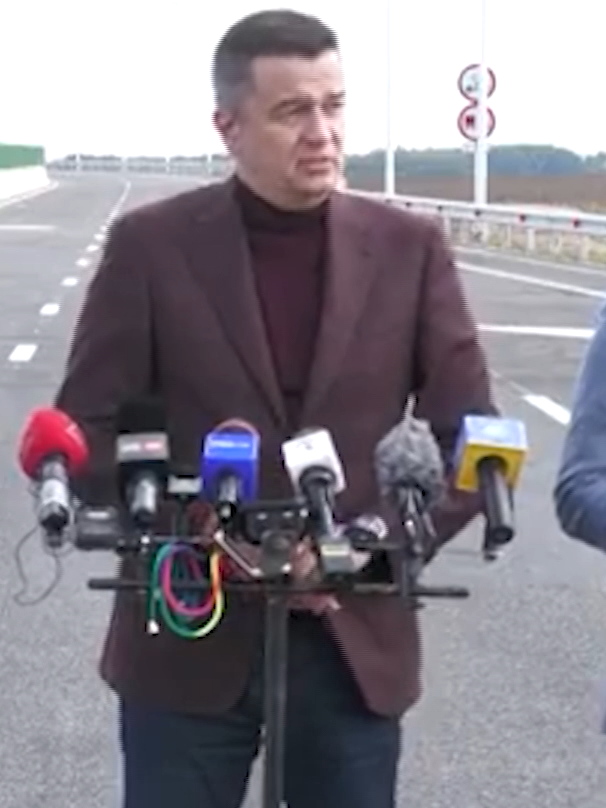 GRINDEANU IL ATACA PE BOLOJAN#