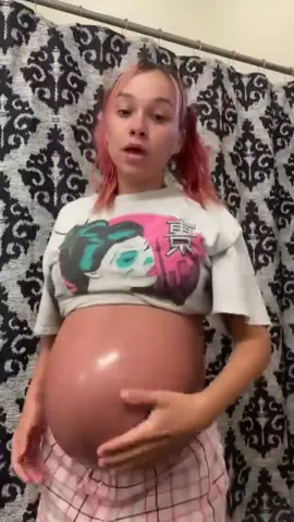 @Michelle Guzik talking about her twin pregnancy #pregnantbelly #bigbelly 