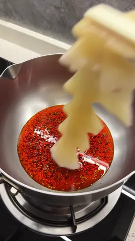 Late-night ramen vibes 🌙🍜 Simple, cozy, and dangerously delicious 😌🔥#ramenlover #asmrfood #noodlesoup #foodvibes #aestheticfood 