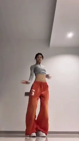 轻松小舞适合现在的温度 #傻狗摇 #aoa #翻跳 #一学就会系列  