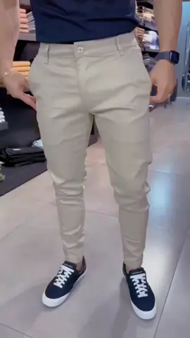 Calça Alfaiataria Masculina Skinny Premium Bengaline por 🛒R$62,99 - R$66,99🚨. 👉 Pesquise o ID BFB-JTY-KDW na barra de pesquisas da SHOPEE❗🔥 Mais informações: Calça Alfaiataria Masculina Skinny em Bengaline, confeccionada em viscose, poliamida e elastano — tecido leve, elástico e superconfortável. Modelagem skinny ajustada ao tornozelo, cós com passantes para cinto, bolsos frontais e traseiros embutidos, e botão e zíper decorativos (não funcionais). Peça versátil que transita do casual ao social, perfeita para o dia a dia, trabalho, eventos ou encontros. #calçamasculina #alfaiataria #modamasculina #homemestiloso #modaparahomens 