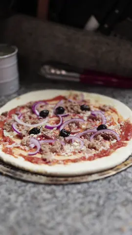 Besuch uns und genieße die besten Pizzasorten! 🍕🔥 #pizza #münchen #FoodLover #peloscafe #italianvibes     