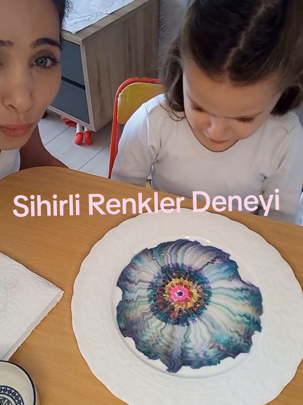 🌈Sihirli Renkler Deneyi Gözlerimize İnanamadık😲 #shorts #viral #reels #renklerdeneyi #eğlencelibilim 