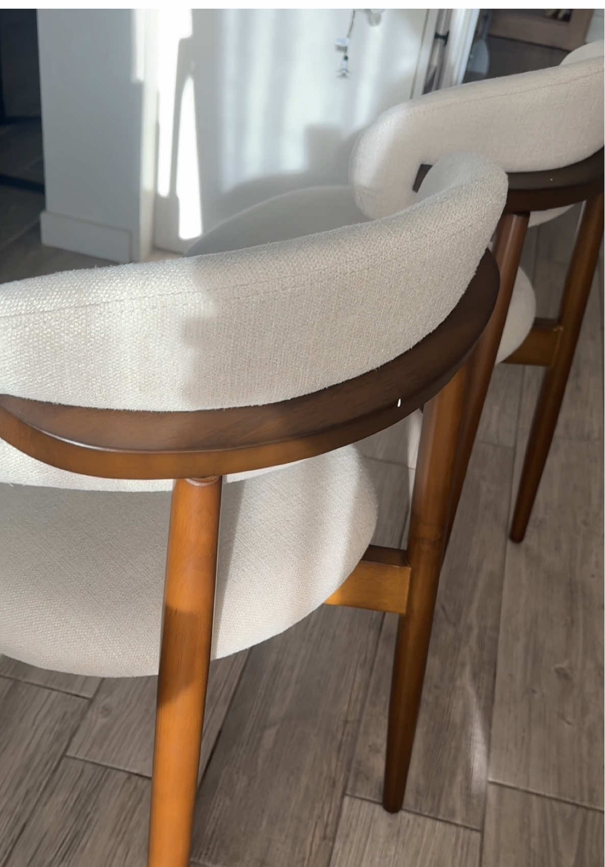 so modern  #diningchairs #chair #diningroomchairs #ttshop #tiktokshop 