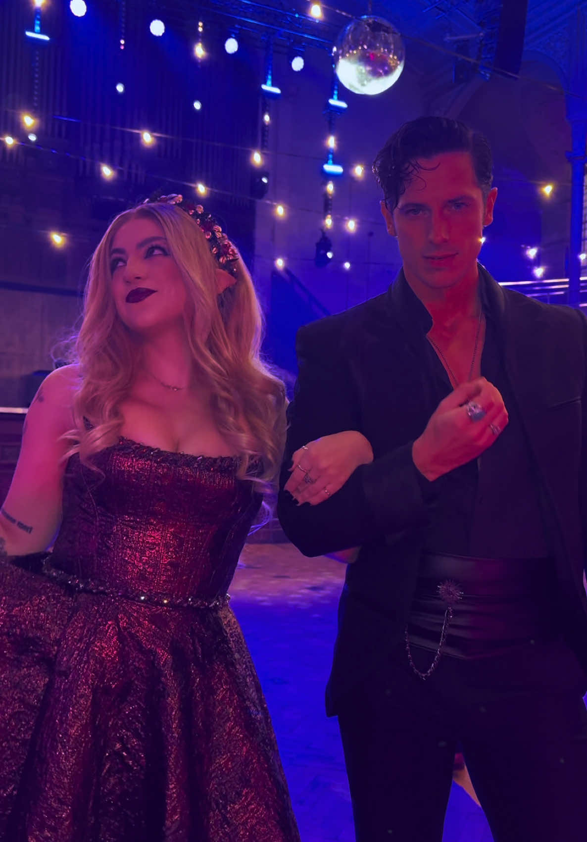 Shadow Court at your service ✨ thank you @Fae Club for the BEST night 😭🫶🏻 @TYLER JAMES #faeclub #mythicalmemories #romantasy #fantasyevent #BookTok 