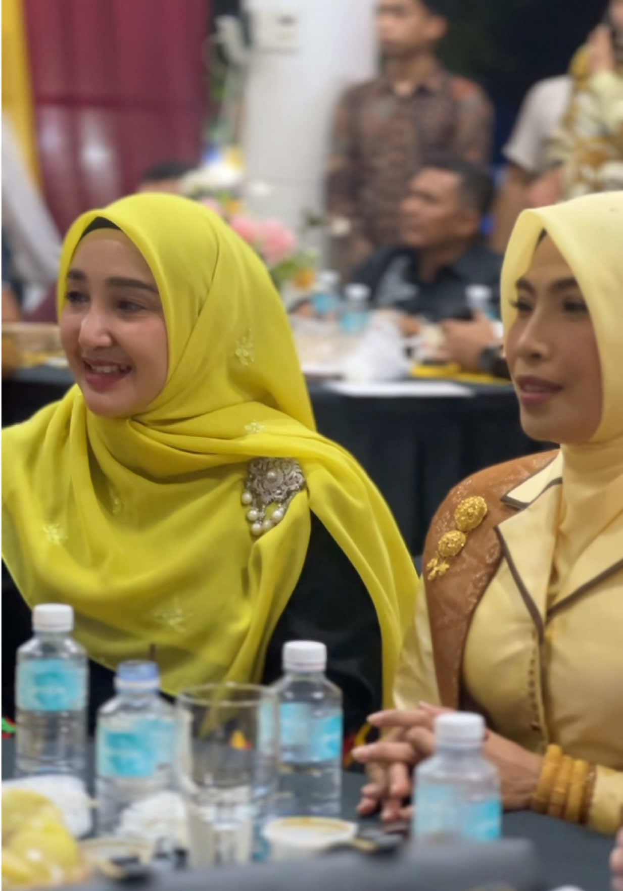 Saya  Ny.Devina Nafisah sebagai Ibu Bupati Aceh Selatan Menghadiri Acara Hut Bireun yang ke 26, Semoga Kota Bireun semakin Bersahaja dalam Mengayomi, Senantiasa Selalu dalam Lindungan Allah SWT, #hutbireuen #ibubupatiacehselatan #kotabireun #fyp #pakaianaceh 