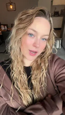 groetjes van mij en m’n blauwe plek op m’n voorhoofd xxx