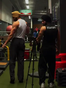 A little fun pose off! #sherputtfitness #gymbro #gymsync  #Fitness #brampton 