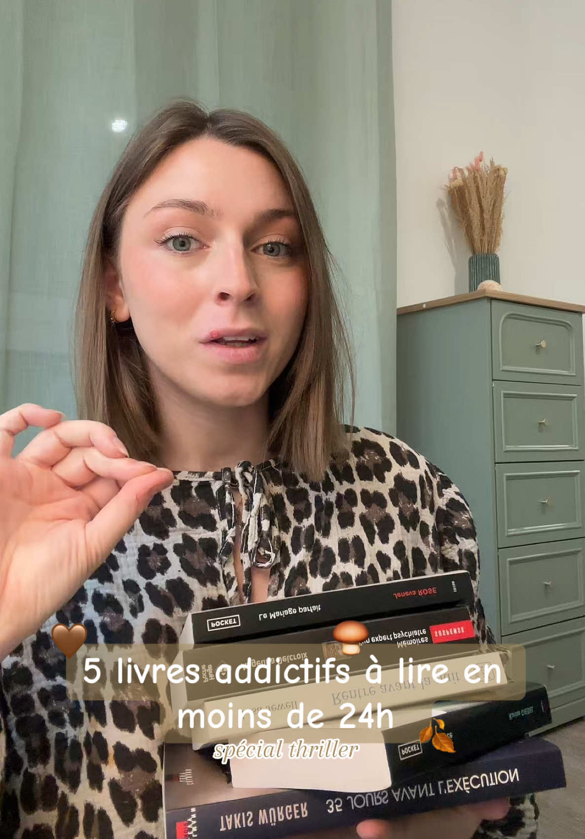 Ma sélection des 5 thrillers ultra addictifs à lire en moins de 24 heures ! Et parfait pour l’automne en plus !🍄‍🟫🍂 Livres cités :  📔 Le mariage parfait @Pocket Editions  📕 Mémoires d’un expert psychiatre @Les éditions Hugo New Romance  📘 Rentre avant la nuit @hautevillefr  📗 De force  📙 35 jours avant l’exécution @Éditions Calmann-Lévy 📚  Bises, Cha 🐆 #booktokfr #thrillerbooks #booktokfrance #livres #karinegiebel 