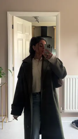 autumn vibes 🍂 coat @prettylittlething cardigan @h&m jeans @asos trainers @JD Sports #fyp #OOTD #fallfashion #fallfitinspo 