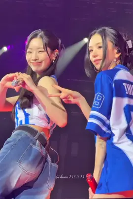 DubChaeng🤗 #twice #Dubchaeng#TwiceatSingapored2 #twice_thisisfor_world_tour #credittotheowner 