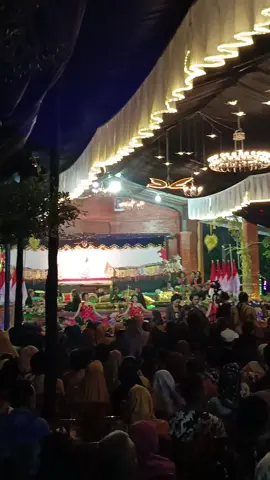 persembahan#tari gambyong#hut Perguruan Ilmu sejati Sukorejo 