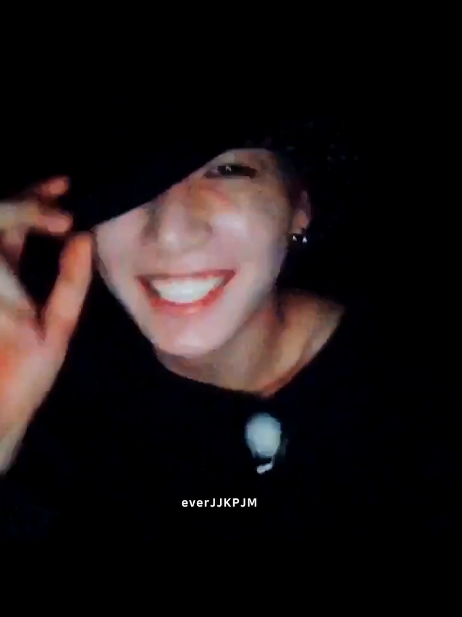 정국 지민 해와 달이 합쳐지는 인트로였거든 🐥내 등에 있는 두번째 달이네? 🐰ㅇㅇ 🐥저는 정국이랑 달까지 가기로 해가지구요ꈍʚꈍ 🐰바다에서 빨간 달 봤지≧ᴗ≦ 🐥그건 우리 둘 밖에 못봤어ꈍʚꈍ DO NOT RE-UPLOAD. DO NOT USE FOR EDIT.  #JUNGKOOK #jimin #Jikook  #jungkookbts #jiminbts 