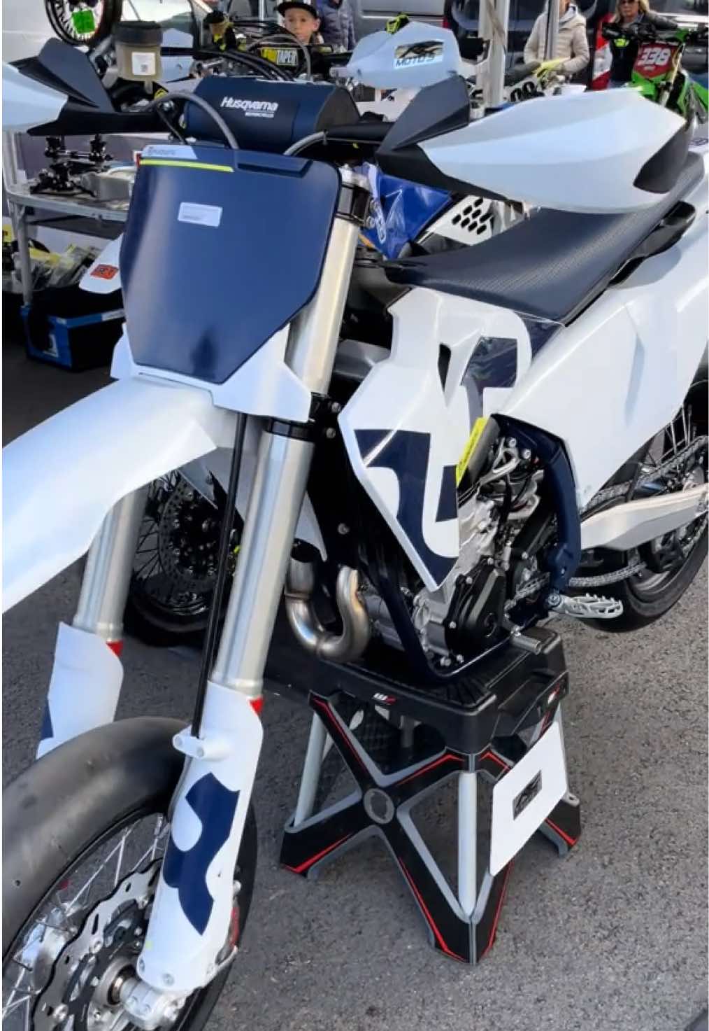 2026 Husqvarna FS 450 MY supermoto bike on show at Superbiker Mettet 👀😎 #husqvarna #fs450 #husqvarna450 #supermoto #motard 
