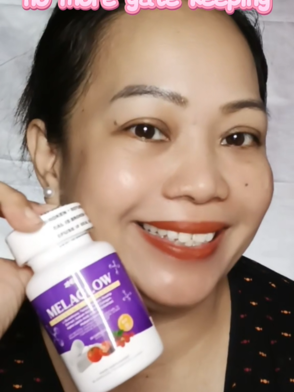 bili ka na momshie 🌞✨ Hindi pwedeng wala ka neto kung may melasma, freckles, o dark spots ka! 💊 MELAGLOW Melasma Capsule — formulated with Tomato Extract, Rosehip, Collagen, Aloe Vera, Mulberry Extract, Sodium Ascorbate, and Glutathione to help: 🌿 Fade dark spots and melasma 🌿 Brighten and even out your skin tone 🌿 Boost collagen for youthful, glowing skin 🌿 Protect your skin from UV damage (with SPF 30 support!  Para sa mga gusto ng kutis na makinis, pantay, at glowing kahit walang filter! ✨ 👉 Start your skin glow journey now with MELAGLOW! 📦 Available na! Don’t wait till your spots get darker — act now! 💜 #skin #skincare  #MelaglowCapsule  #NoToMelasma #Skincare 