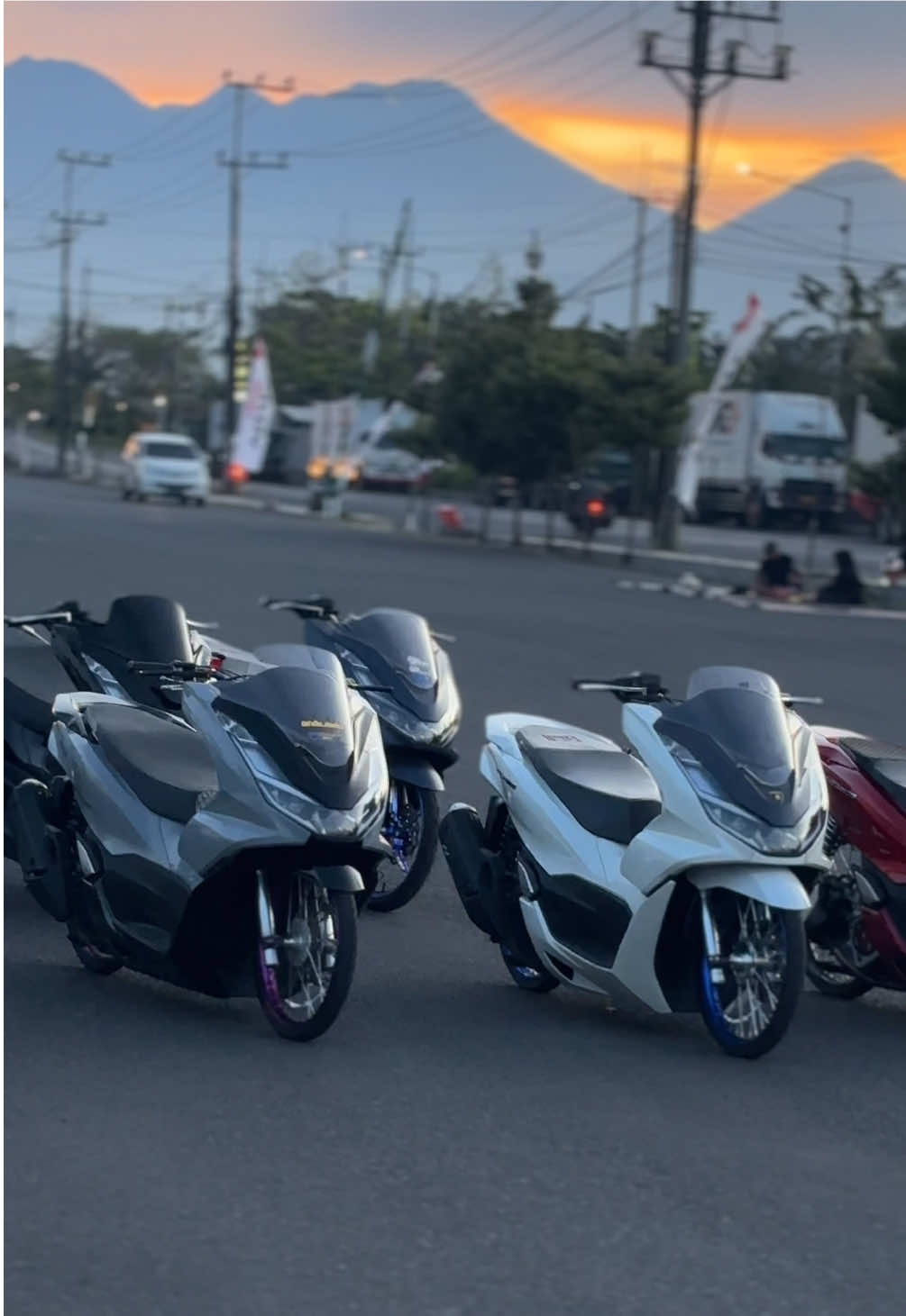 กับเพื่อนpcx160🤩#pcx160ล้อ17แต่งสวย #pcxzoneชลบุรี #foryoupage #pcx160 