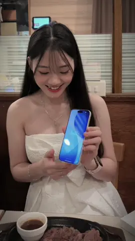 Xoẹt phát nào là xót ví phát đó, nhưng k phải là ví mình😆😆  #iphone17promax #iphone #nhatban 