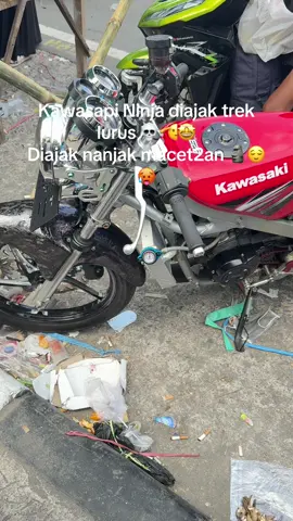 Oponeh iki boncengan🗿Mandek ben ora resiko🗿 Resiko encok resiko mesin kobong🗿 #kawasapi #kawasapininja #ninjass #ninjasritt #josjiss💥 