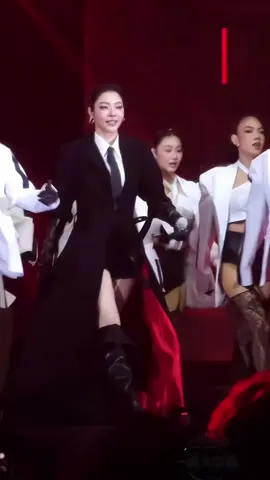 My Queen 👸🏻🌻💛 #faye #faye_malisorn #fayeperaya #walk #fanmeeting 