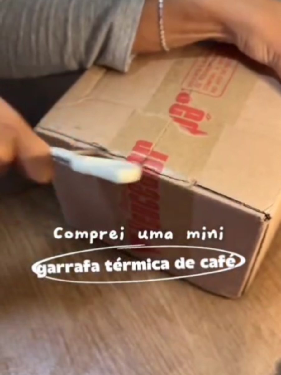 Mini garrafa de café 300ml! Para comprar link no primeiro comentário. #garrafa#minigarrafa#cafe #shopeeVideo 