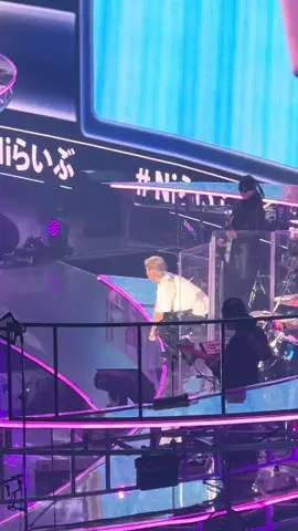 真駒内セキスイハイムライブ✨ 今年一番幸せな時間をありがとう🩷斜めからの席だったからあんまり顔見れない？と思ったけど、しょうくんの横顔大好きすぎたから結局満足だった🫶横顔美しかったーーー✨✨✨✨✨髪色が金髪になってたね👀 何してもかっこいい❤️#number_i @#niらいぶ#Niらいぶ #平野紫耀#Ni立ち見 