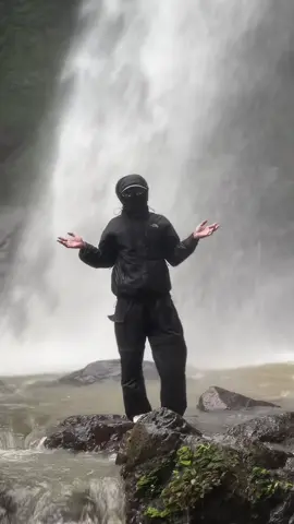 พอจะได้กับเขามั้ยครับ🤣#เดินป่า #น้ําตก #เบตง 