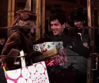 الْهَوَى هَوَايَا أَبْنِي لَكْ قَصْرًا عَالِي وَأَخْطَفْ نَجْمَ اللَّيَالِي وَأَشْغَلْكْ عُقْدًا غَالِي يضَوِّي أَحْلَى الصَّبَايَا#thegodfather #fyp #foryou #عبد_الحليم_حافظ 