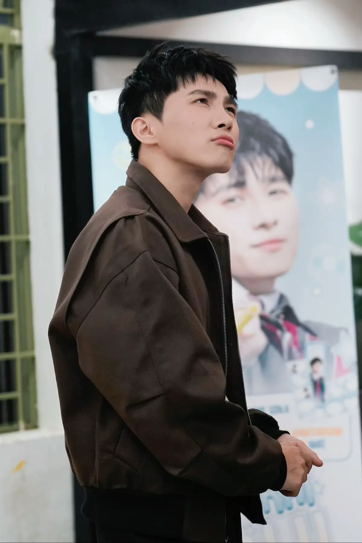 Bất ngờ lớn nhất của chúng mình hôm qua đây òiiii 💓 Buổi xem chung vừa qua là dịp đặc biệt để chúng mình có cơ hội gặp gỡ và được lắng nghe những chia sẻ từ Sơn.K, những tâm tư và lời cảm ơn mà anh muốn gửi đến tất cả mọi người. Cảm ơn mọi người vì đã cùng nhau tạo nên những kỉ niệm thật đáng nhớ ❤️ Mong rằng chúng ta sẽ gặp nhau thêm nhiều lần nữa nhéeeee 🌟 #SonK #AnhTraiSonK #AnhTraiSayHi2025 #SơnK @Son.K 