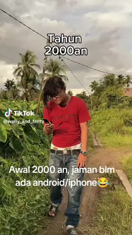 Sebelum adanya android/iphone/blackberry. masa masa alay saat kenalan sama cewek. 🤣🤣🤣 #awal2000 #zamanold #sonyericsson #nokia #motorolla 