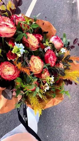 Gửi em, người con gái của anh. ——————————- QUÀ TẶNG 20/10 Nho Fleur - Tiệm Hoa Nho ❗️ Điện hoa nội thành HCM. ❗️Thiết kế hoa theo yêu cầu/ngân sách. ‼️ Tặng kèm thiệp/banner cho mỗi đơn hàng. #hoadep #tiemhoanho #nhofleur_hoatuoi #hoatuoisaigon #xuhuong 
