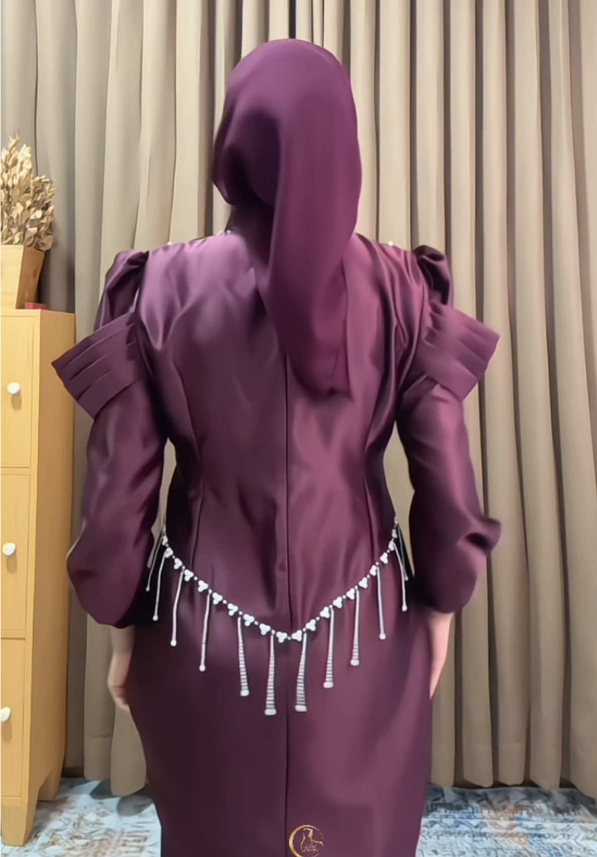 Detail si Cantik Amira Dress warna Burgundy 🥰  #dress #dresscantik #dresskondangan #dressbridesmaid #burgundy 