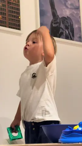 I was planning to go out with my little one to watch the Bank of America Chicago Marathon, but he's having his own concert right now #ChicagoMarathon #MyChicagoMarathon #marathonweekend #raceweekend #chimarathon     44 minutes ago lena_lanna 7 Goo Goo Dolls • Iris E