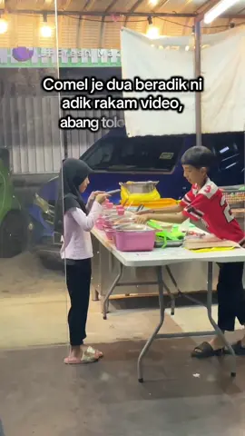 Bila tgk depa dua ni, teringat zaman kami adik beradik masa kecik.. Kami membesar di passr malam. Hari2 niaga pasar malam.. Seronok masa tu kalau dapat pi tolong mak kat pasar malam.. Kenangan semua tu.. Kenangan yang tak dapat dirasai lagi.. #fyp #fyppppppppppppppppppppppp #fromtaipingwithlove💓 #taiping #ronda 