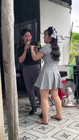 Ở đâu ra miếng thơm vậy bạn dâu..nhét cái thằng nhỏ nghỉ hát lun