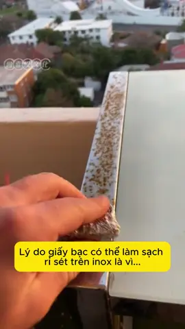 Đằng sau mẹo chùi rỉ sét bằng giấy bạc là cả một phản ứng hóa học cực hay 💡 Vừa nghe vừa làm, ai cũng thành “nhà khoa học trong bếp”!   #MẹoHayCuộcSống #CáchLàmĐơnGiản #GiấyBạcKỳDiệu #MẹoVệSinhNhàCửa #InoxSạchBóng 